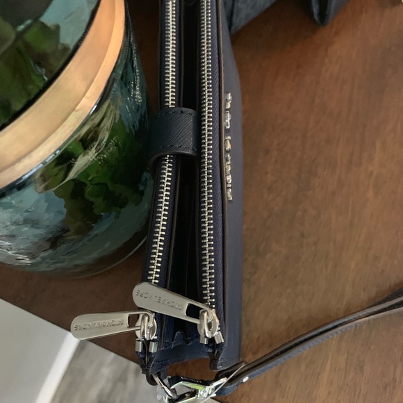 New MK double zipper wallet 🦋Navy blue - Picture 3 of 4